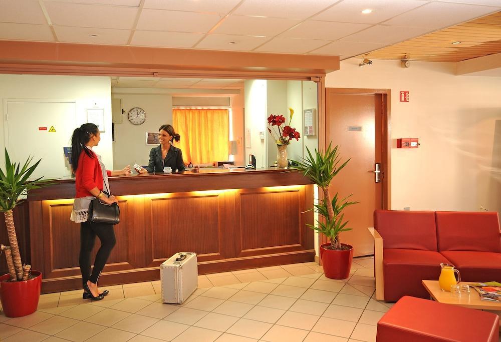 Ibis Budget Bourgoin Jallieu Centre Экстерьер фото