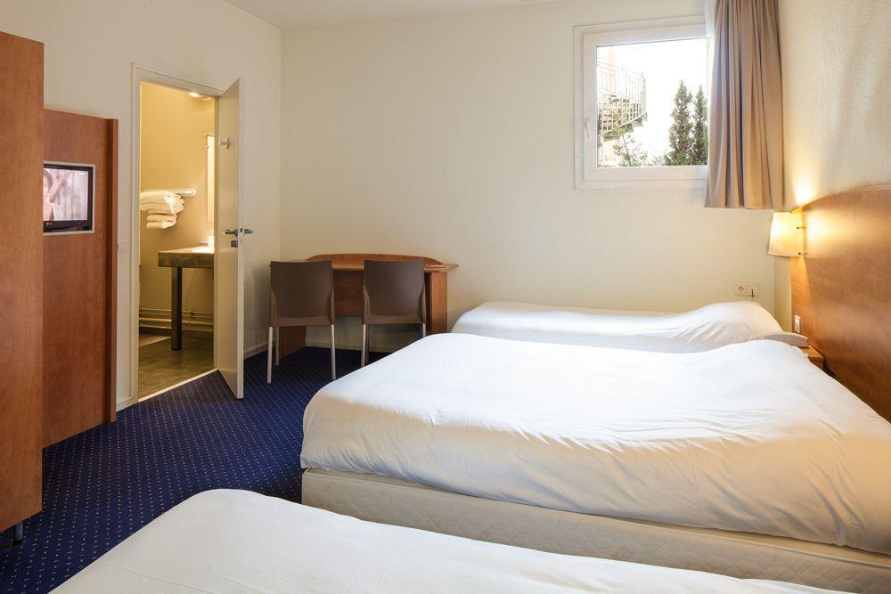 Ibis Budget Bourgoin Jallieu Centre Экстерьер фото