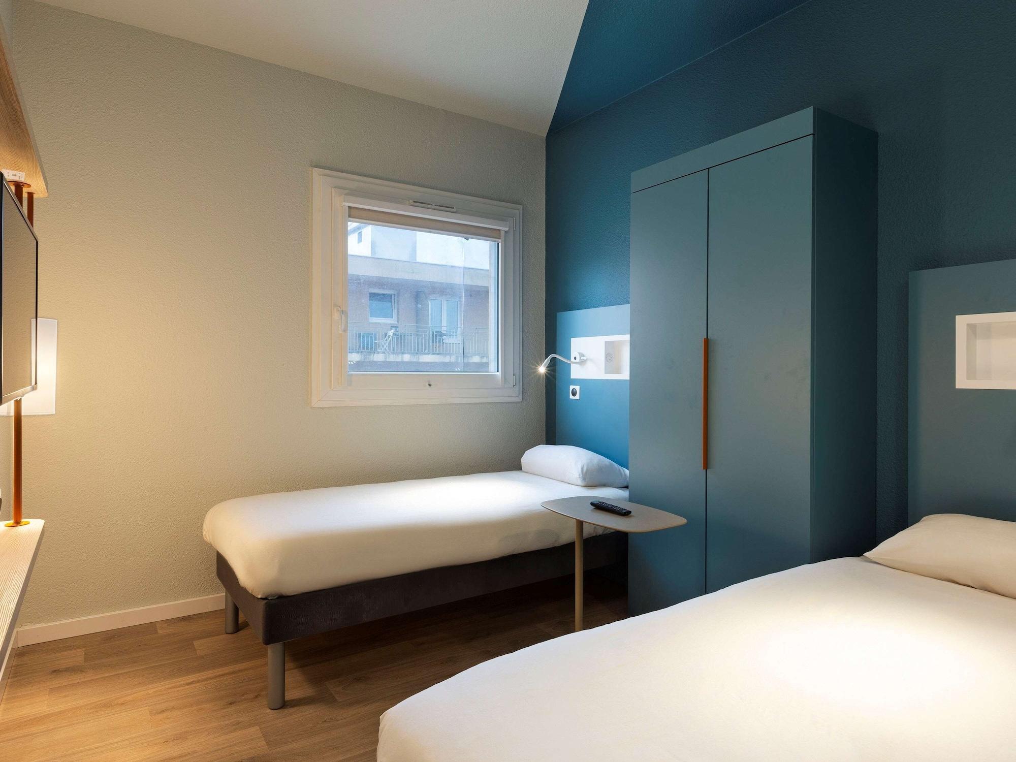 Ibis Budget Bourgoin Jallieu Centre Экстерьер фото