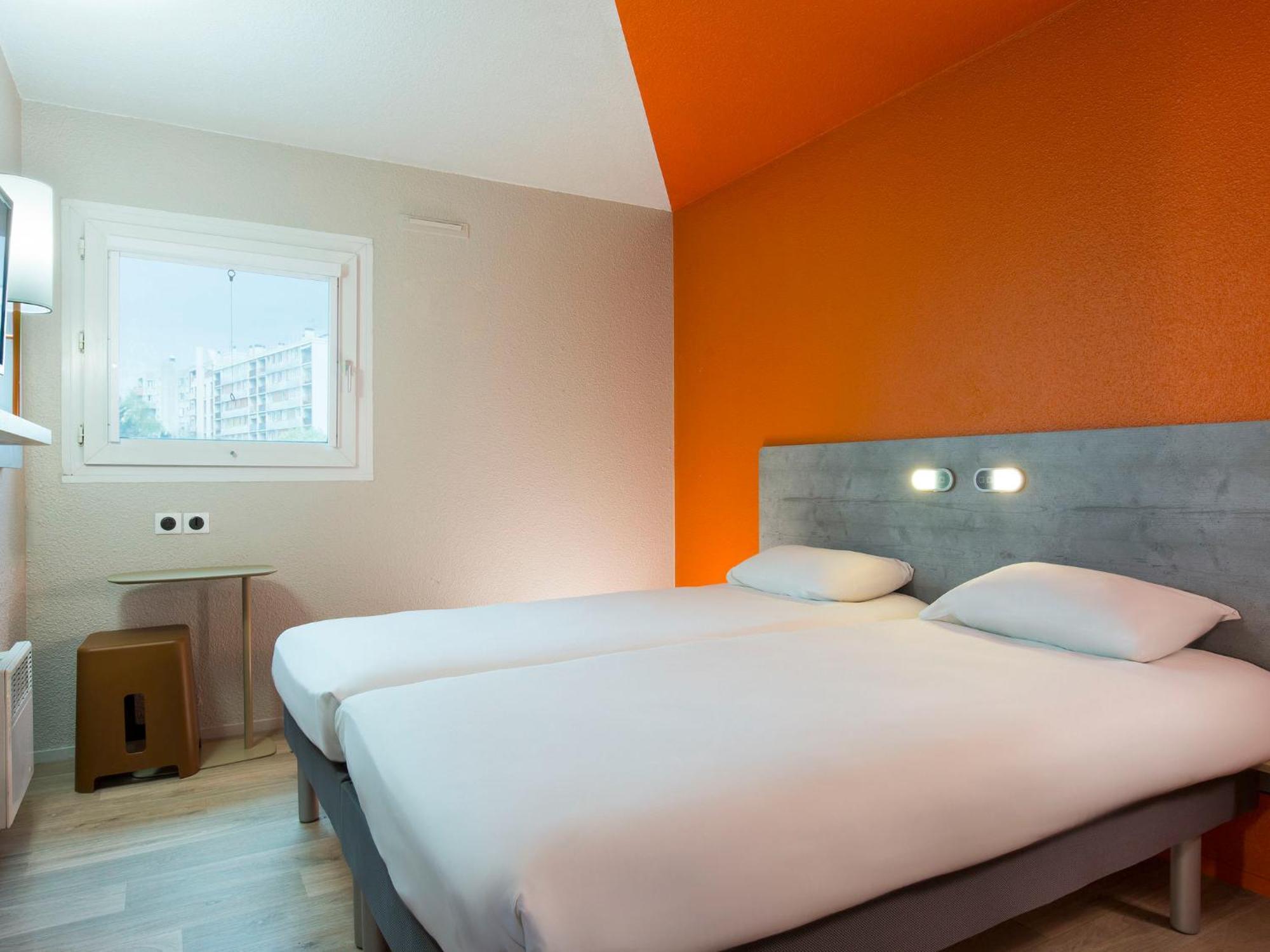 Ibis Budget Bourgoin Jallieu Centre Экстерьер фото