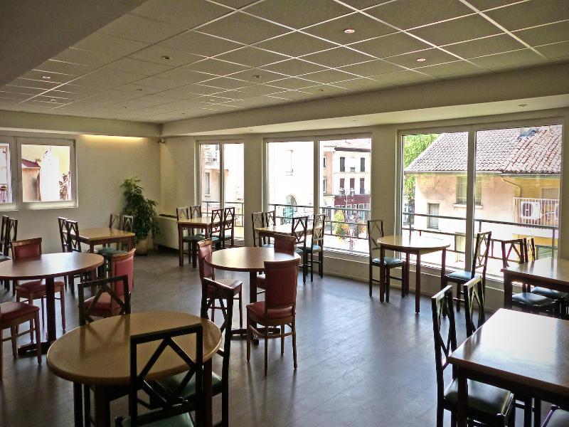 Ibis Budget Bourgoin Jallieu Centre Экстерьер фото