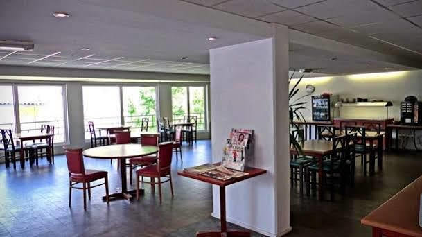 Ibis Budget Bourgoin Jallieu Centre Экстерьер фото